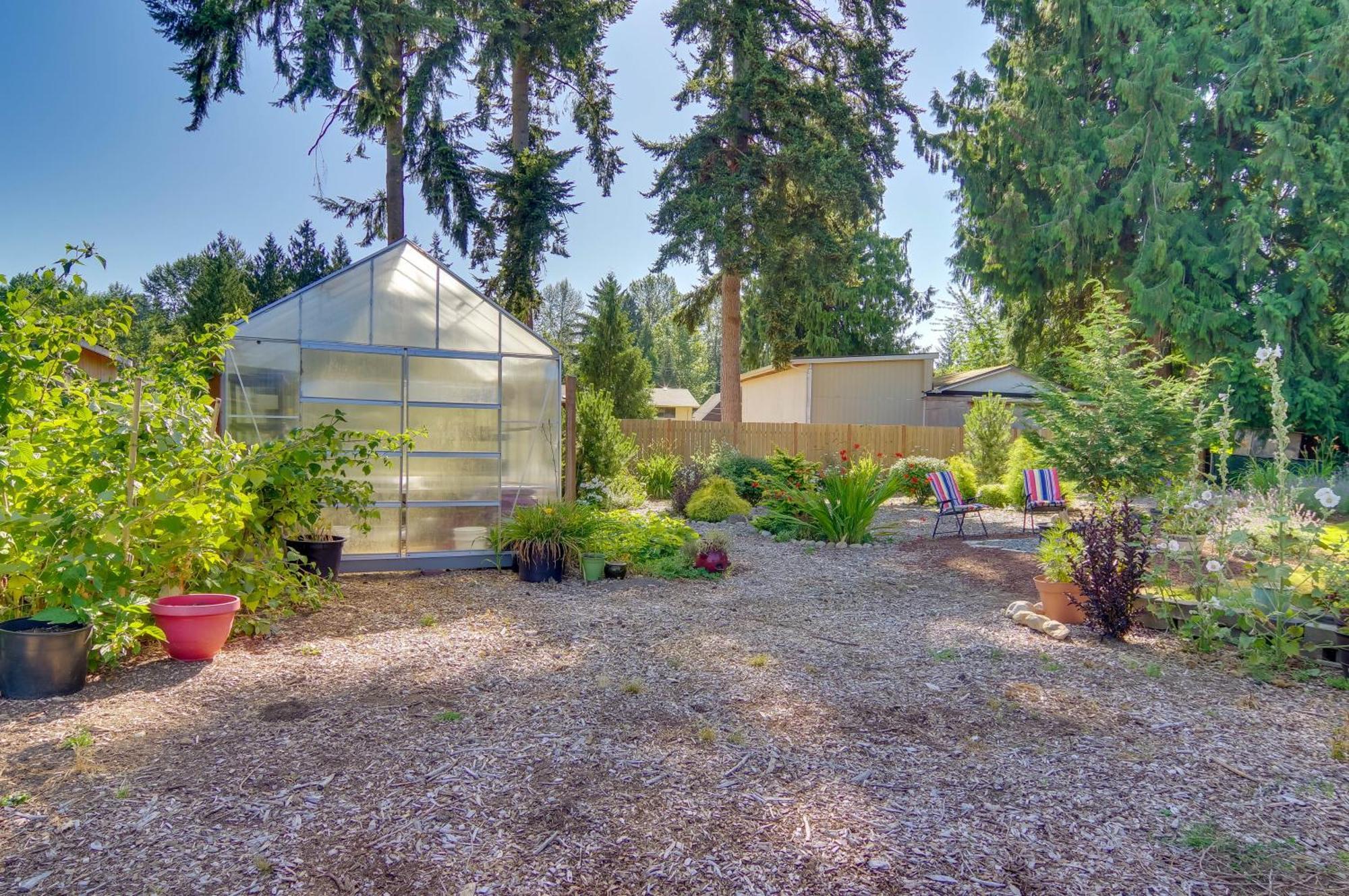 Charming Updated Retreat Walk To Lake Stevens! Экстерьер фото