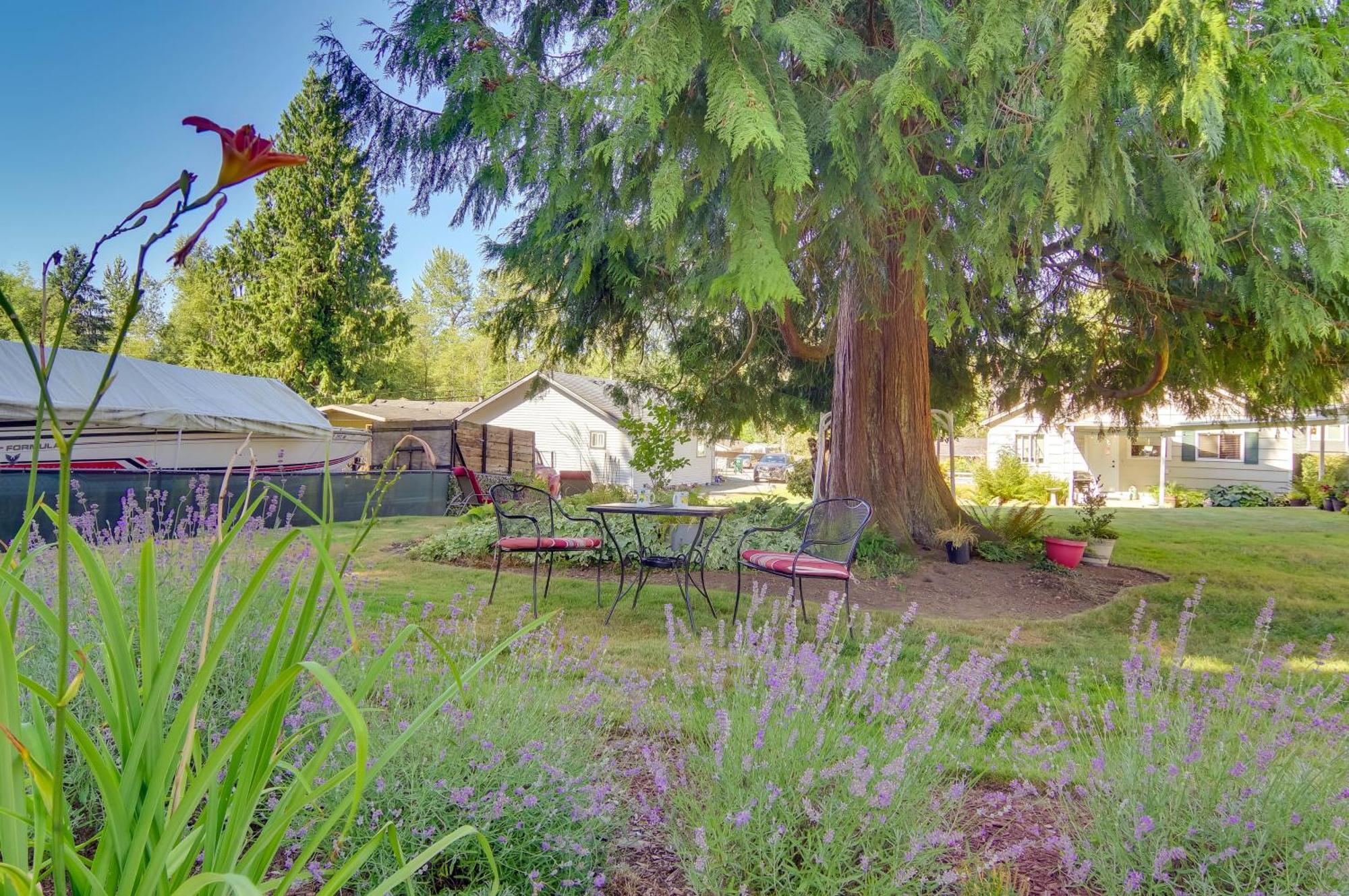 Charming Updated Retreat Walk To Lake Stevens! Экстерьер фото