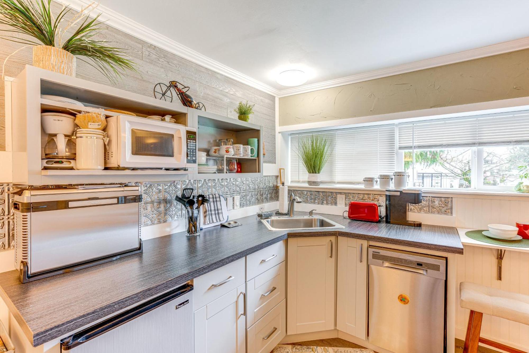 Charming Updated Retreat Walk To Lake Stevens! Экстерьер фото