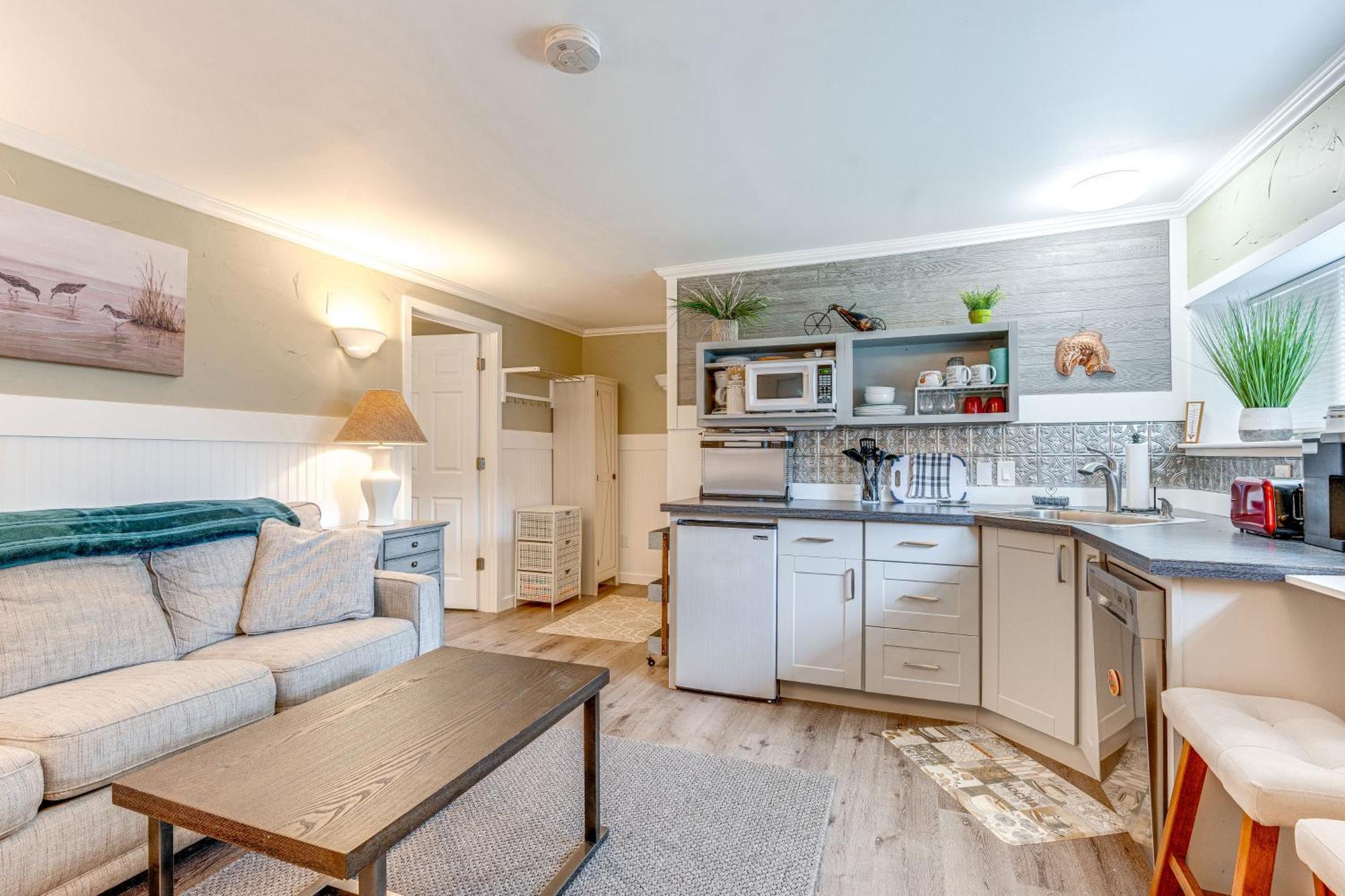 Charming Updated Retreat Walk To Lake Stevens! Экстерьер фото